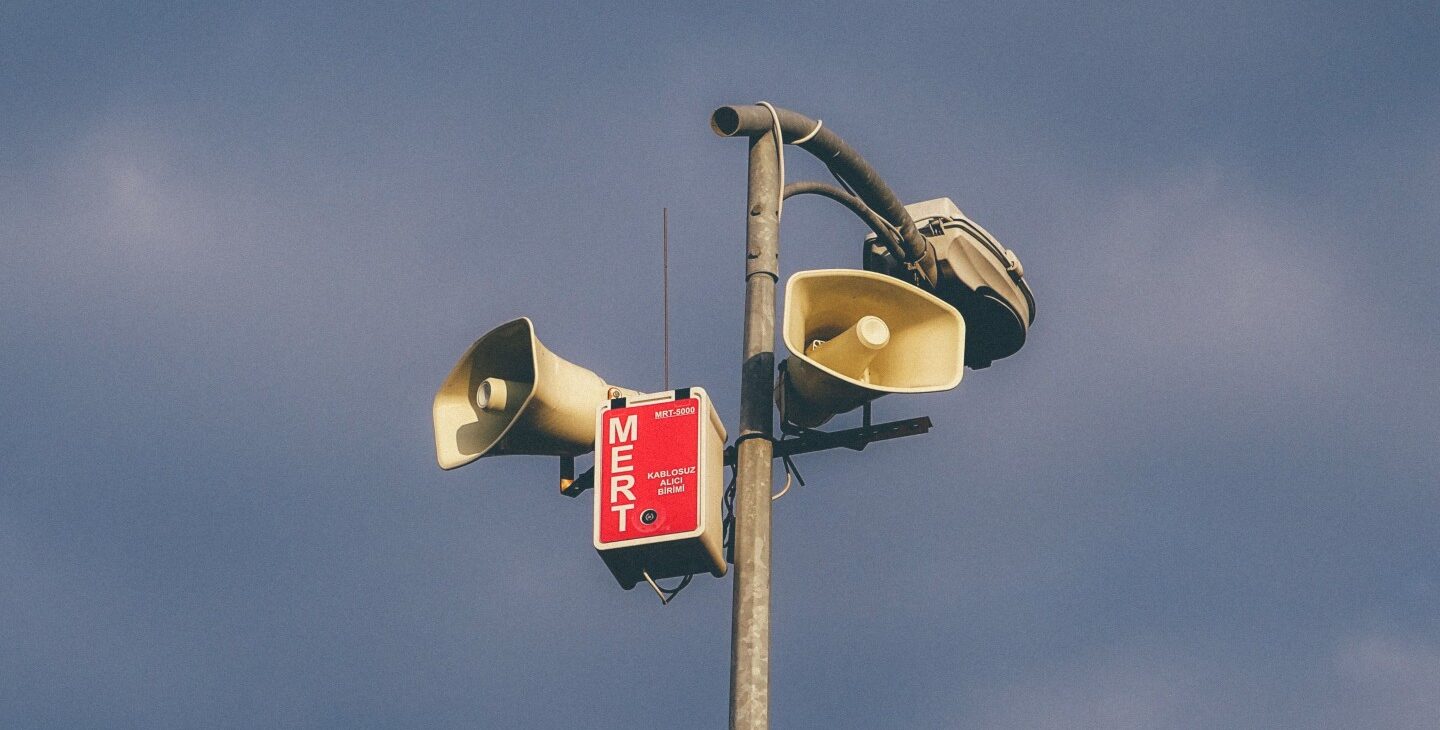 Ćwiczenia ALARM-26 a ochrona antykorozyjna: co w systemie syren realnie wymaga zabezpieczenia