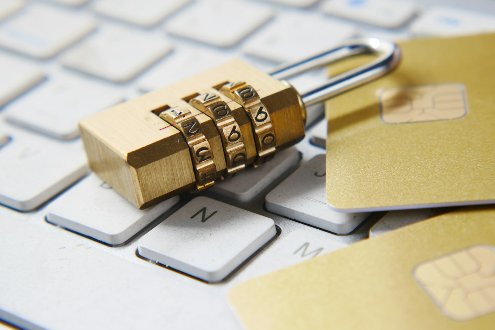 Cyberbezpieczeństwo 1 cyberbezpieczenstwo klodka klawiatura