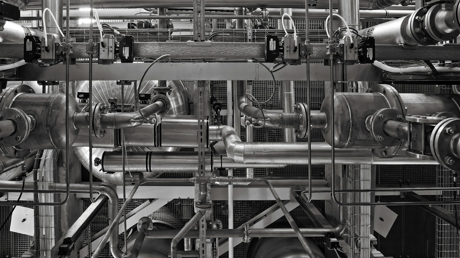 Próba hydrostatyczna a korozja – jak chronić rurociąg i zbiornik podczas testu i po nim